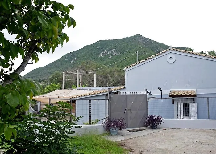 בית נופש The Paramonas (Corfu)